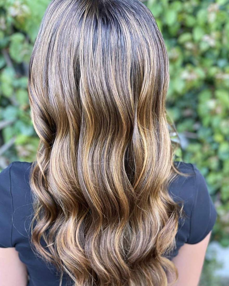 Blonde balayage with waves photographed outdoors, at-home colourist in Quito