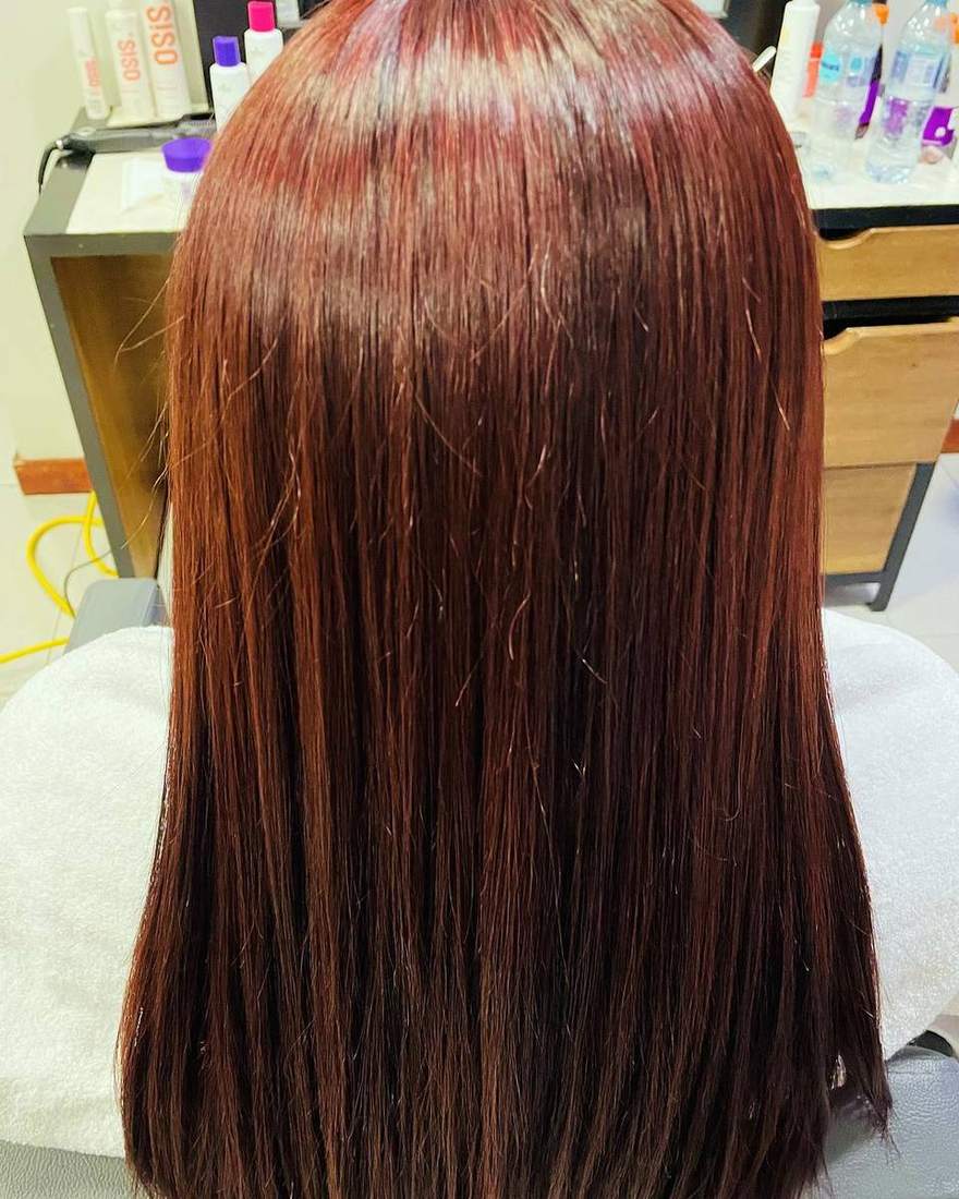 Even mahogany red colour from root to tip with high shine, Quito