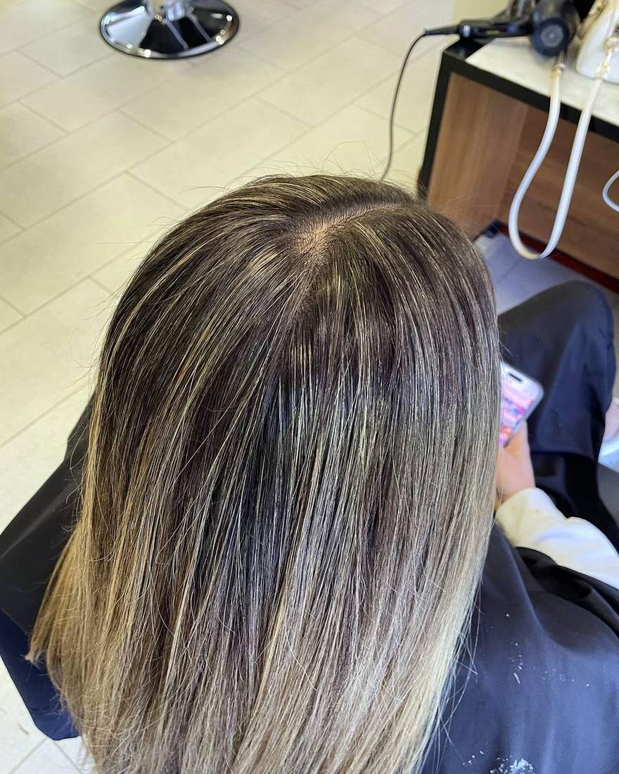 Smooth, silky hair seen from behind after a keratin treatment in Quito