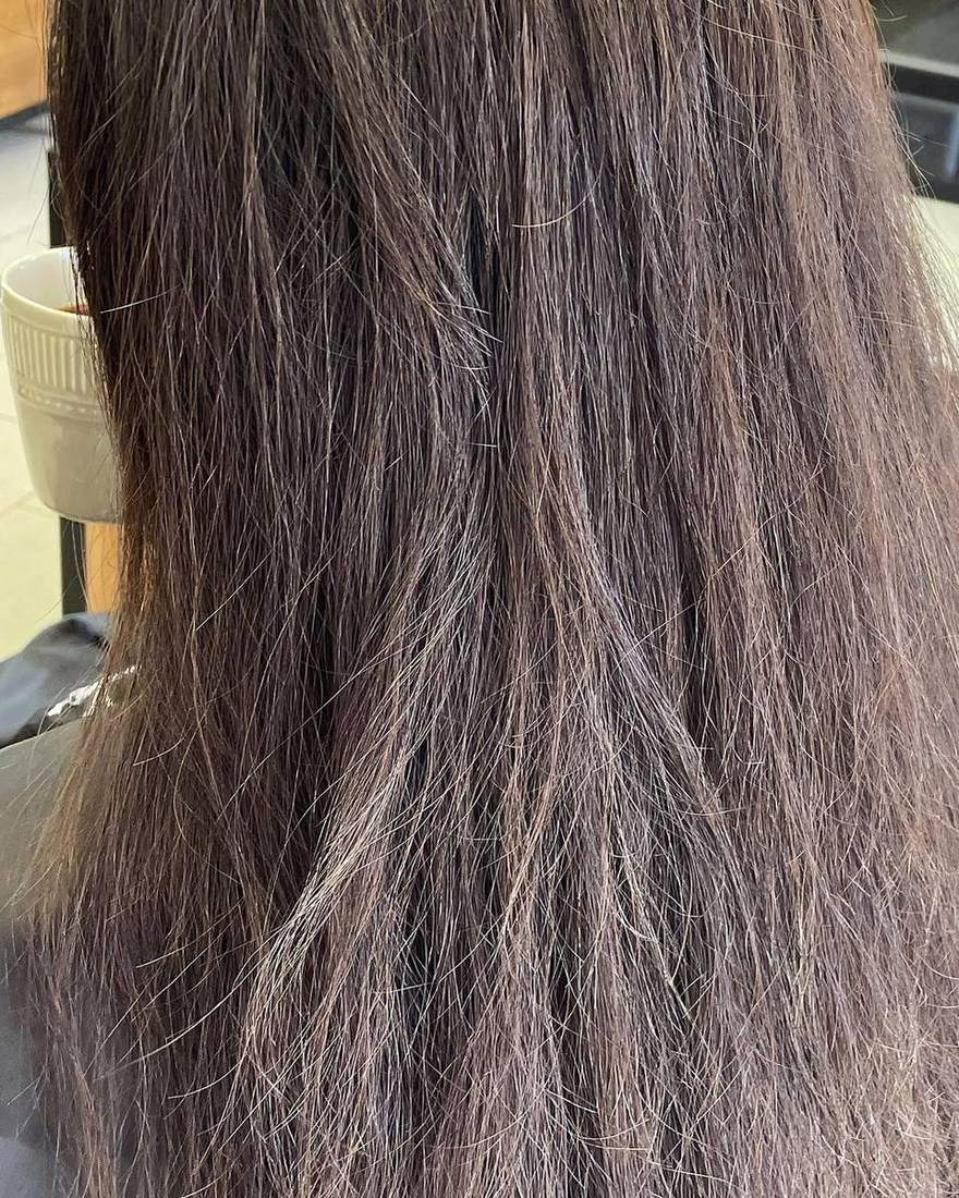 Antes del tratamiento: cabello encrespado y apagado, Quito